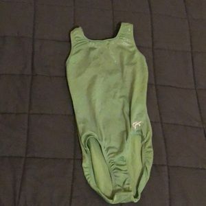 dance/gymnastics green leotard